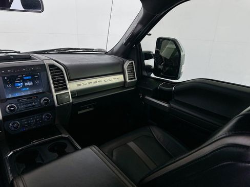 Used 2019 Ford F250 Platinum w/ Platinum Ultimate Package AWD/4WD image 25