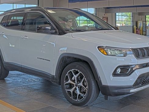 Used 2025 Jeep Compass Limited image 2