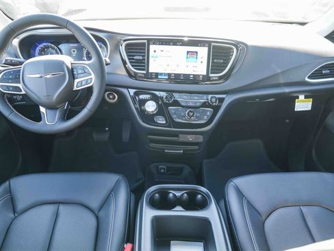 New 2026 Chrysler Voyager LX image 13