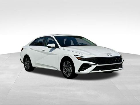 New 2025 Hyundai Elantra Limited image 11
