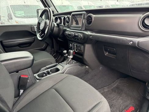 Used 2021 Jeep Gladiator Willys image 9