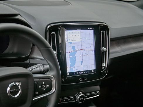 Certified 2023 Volvo C40 Recharge Core w/ Climate Package image 14