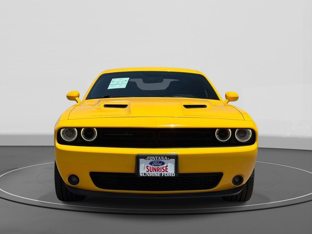 Used 2018 Dodge Challenger SXT w/ Blacktop Package RWD image 4