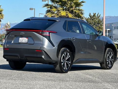 Used 2025 Toyota bZ4X FWD image 4