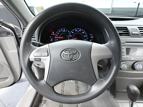 Used 2011 Toyota Camry LE image 23