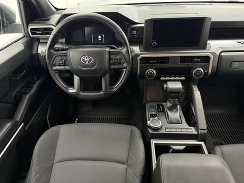 Used 2025 Toyota Tacoma SR5 AWD/4WD image 31