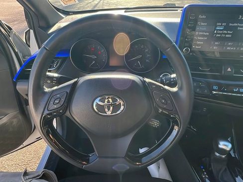 Used 2020 Toyota C-HR XLE image 21