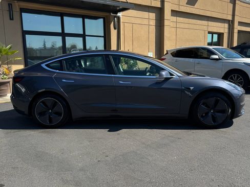 Used 2018 Tesla Model 3 RWD image 8