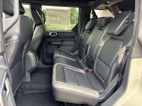 New 2025 Ford Bronco Outer Banks w/ Sasquatch Package image 18