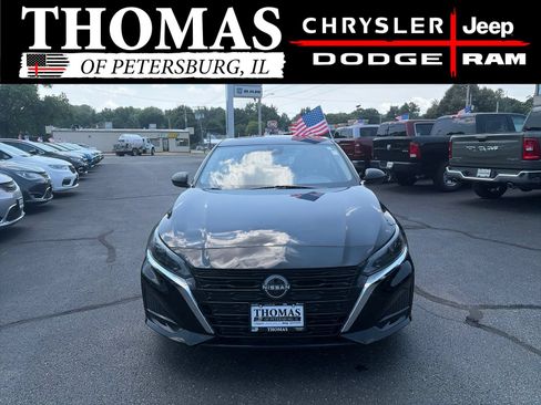 Used 2025 Nissan Altima 2.5 SV FWD image 2