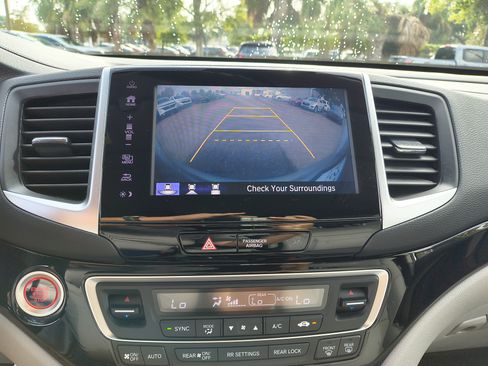 Used 2017 Honda Pilot Touring image 30
