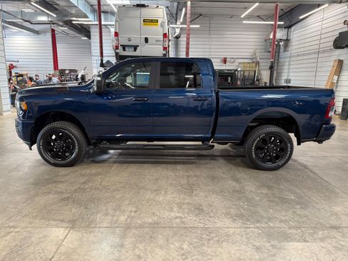 Used 2024 RAM 2500 Big Horn w/ Night Edition AWD/4WD image 33