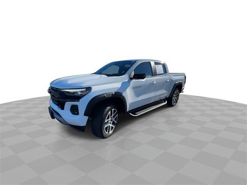 Used 2024 Chevrolet Colorado Z71 w/ Z71 Convenience Package 2 image 4
