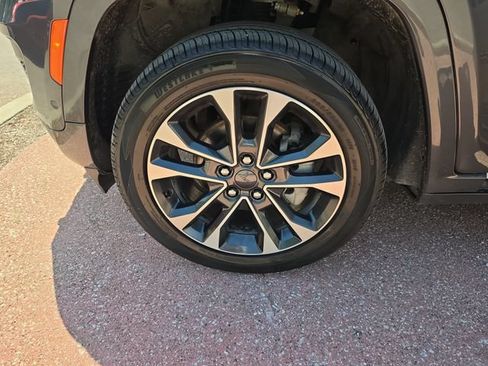 Used 2022 Jeep Grand Cherokee Overland w/ Luxury Tech Group IV AWD/4WD image 23