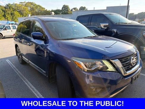 Used 2017 Nissan Pathfinder Platinum w/ Family Entertainment Package AWD/4WD image 3