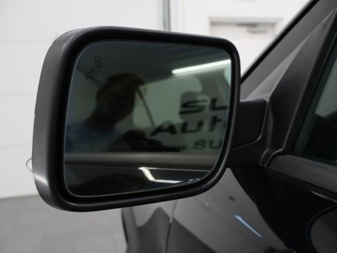 Used 2017 Ford Explorer XLT w/ Equipment Group 202A AWD/4WD image 39