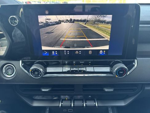 Used 2023 Chevrolet Colorado Trail Boss w/ Technology Package image 17