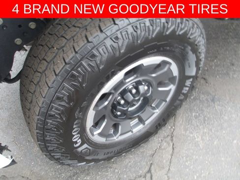 Used 2024 Ford F350 Platinum w/ Tremor Off-Road Package AWD/4WD image 3