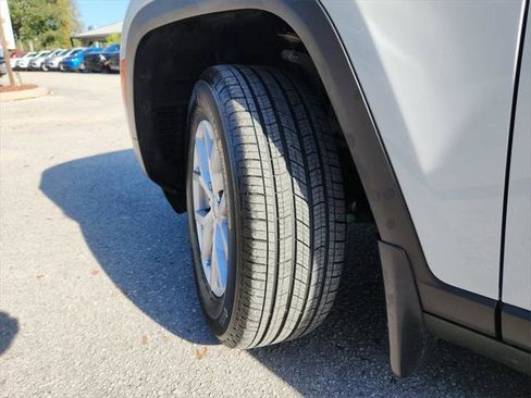 Certified 2022 Jeep Grand Cherokee Limited w/ MOPAR Finishing Package image 35