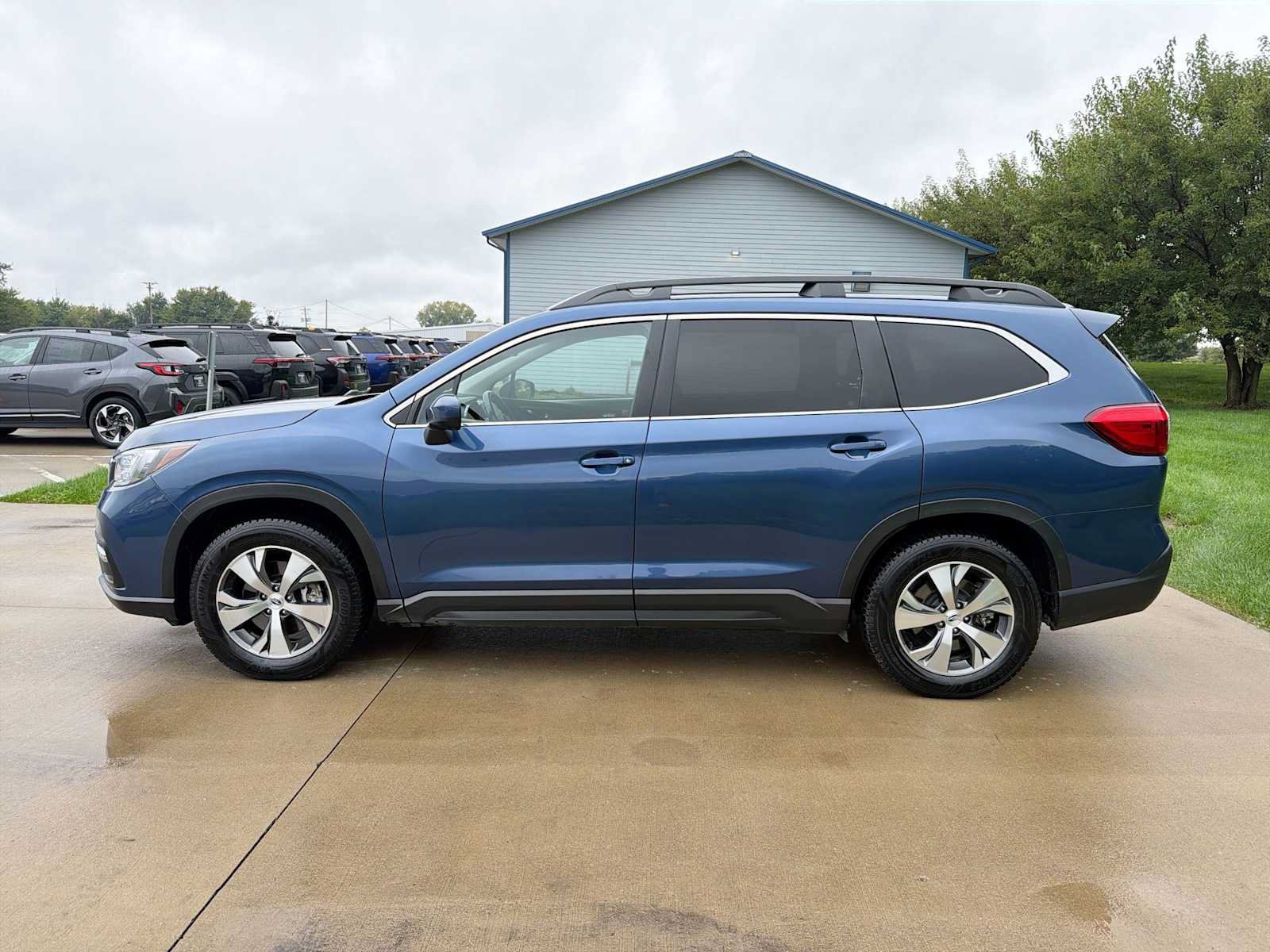 Used 2021 Subaru Ascent Premium w/ Convenience Package AWD/4WD image 3
