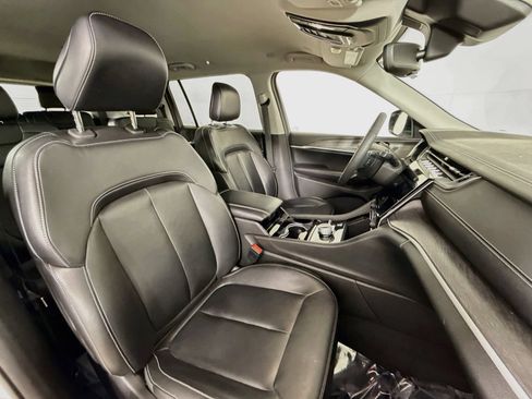 Used 2023 Jeep Grand Cherokee L Limited AWD/4WD image 27