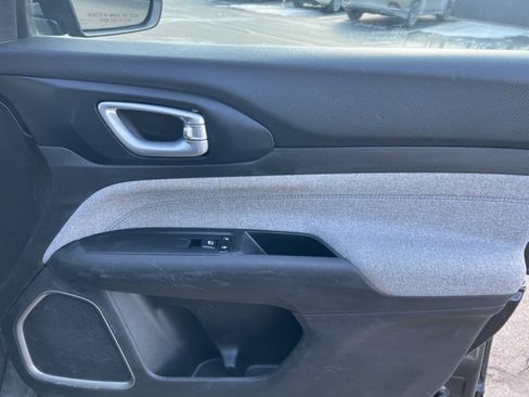 Used 2024 Jeep Compass Latitude image 34