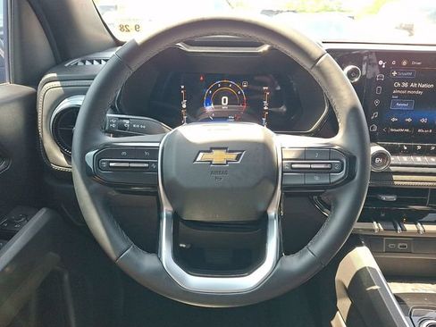 Used 2023 Chevrolet Colorado LT w/ LT Convenience Package II AWD/4WD image 11