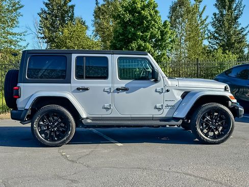 Used 2023 Jeep Wrangler Unlimited Sahara w/ Cold Weather Group AWD/4WD image 2