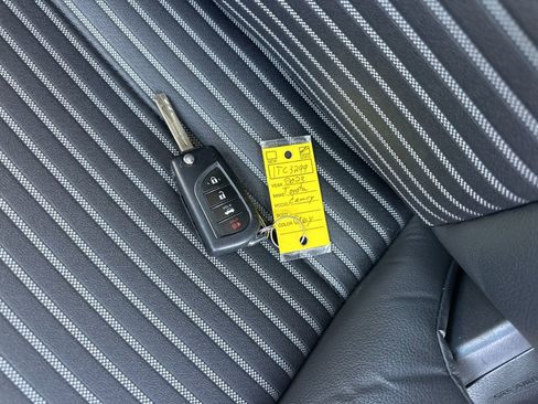 Used 2023 Toyota Camry SE image 31