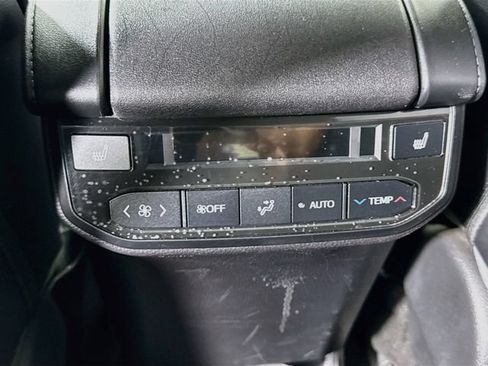 Used 2022 Toyota Highlander Platinum FWD image 26