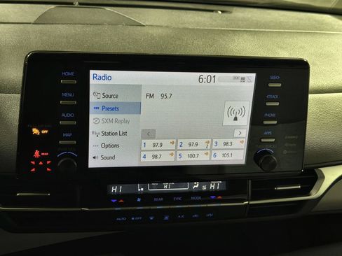 Used 2024 Toyota Sienna LE image 18