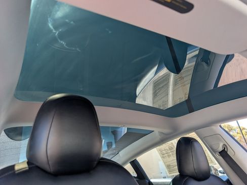 Used 2021 Tesla Model 3 Standard Range Plus RWD image 3