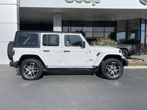 Used 2024 Jeep Wrangler Unlimited AWD/4WD image 7