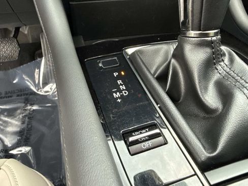 Used 2019 MAZDA MAZDA3 Hatchback FWD image 32
