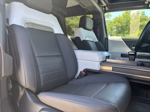 Used 2025 GMC Hummer EV 2X AWD/4WD image 26