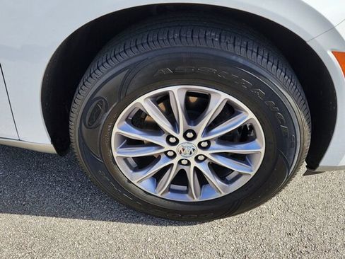 Used 2023 Buick Enclave Essence image 16