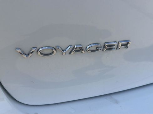 Used 2023 Chrysler Voyager LX image 10