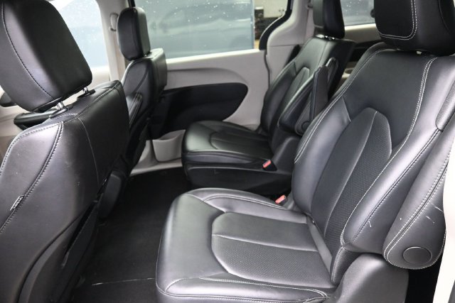 Used 2024 Chrysler Pacifica Limited FWD image 31