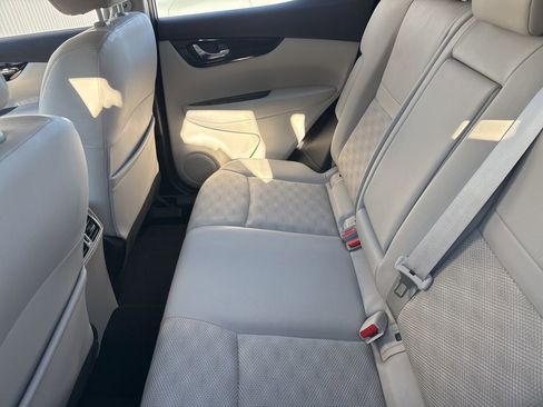 Used 2022 Nissan Rogue Sport SV w/ Technology Package image 10