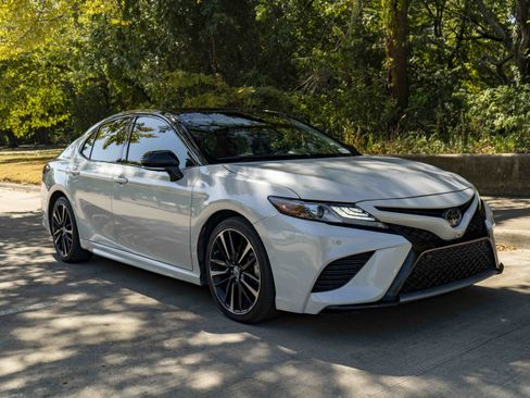 Used 2018 Toyota Camry XSE w/ Driver Assist Package FWD image 2