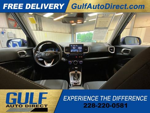 Used 2025 Hyundai Venue SEL FWD image 2