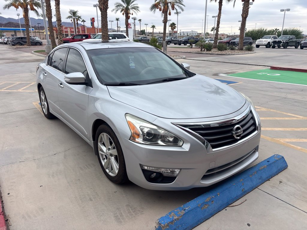Used 2014 Nissan Altima 2.5 SV w/ Convenience Package FWD image 2