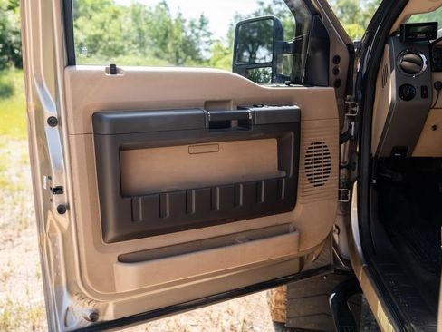 Used 2011 Ford F550 4x4 Crew Cab Super Duty w/ Payload Upgrade Pkg image 16