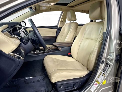 Used 2013 Toyota Avalon Limited image 25