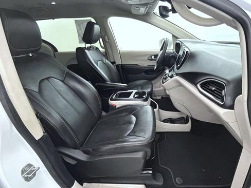 Certified 2022 Chrysler Pacifica Touring-L FWD image 15