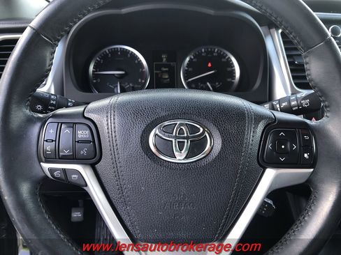 Used 2016 Toyota Highlander XLE w/ Protection Package #3 image 11