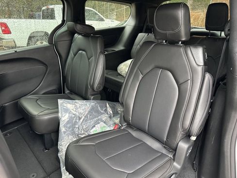New 2026 Chrysler Voyager LX image 5