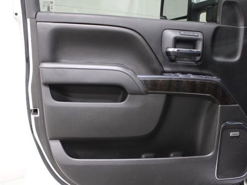 Used 2016 GMC Sierra 1500 Denali w/ Denali Ultimate Package AWD/4WD image 17