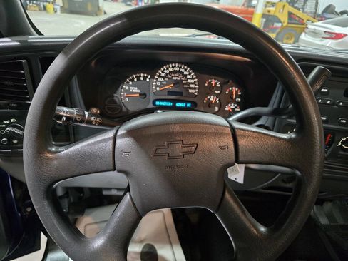 Used 2004 Chevrolet Silverado 1500 W/T image 40