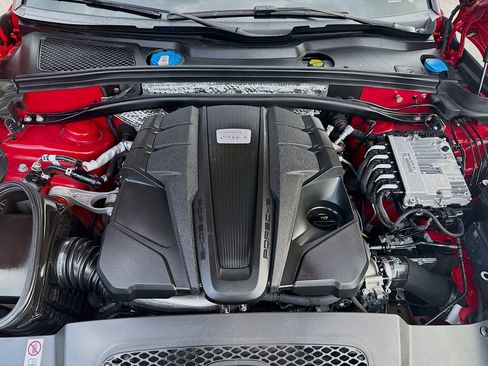 Used 2023 Porsche Macan S w/ Premium Package Plus image 37